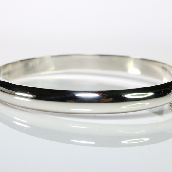 Sterling Silver Bangle bracelet - Picture 1 of 4